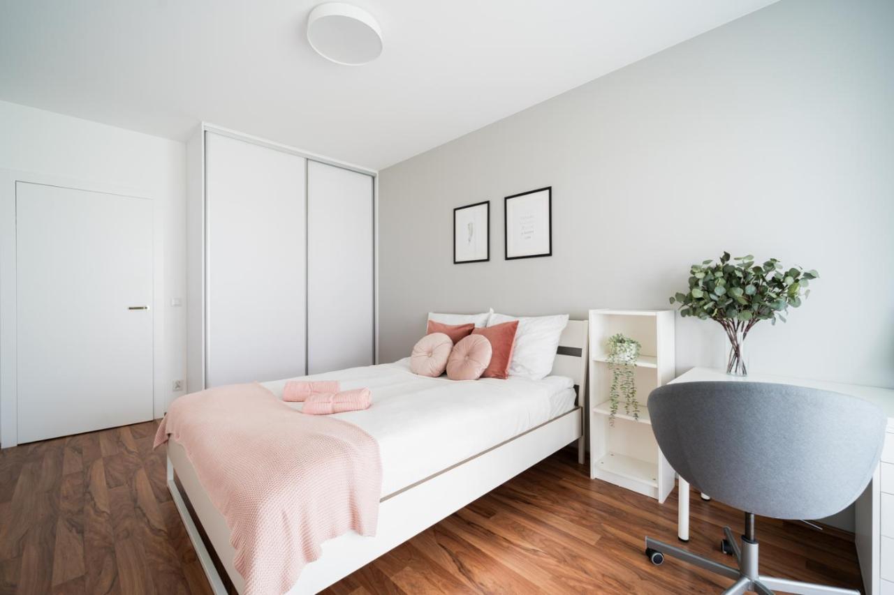 Big Apart - Atal Towers - 3 Rooms - Private Parking Place Breslavia Esterno foto